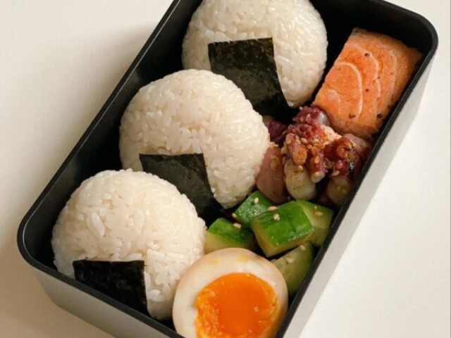 4-ฅ^•ﻌ•^ฅ🍙
