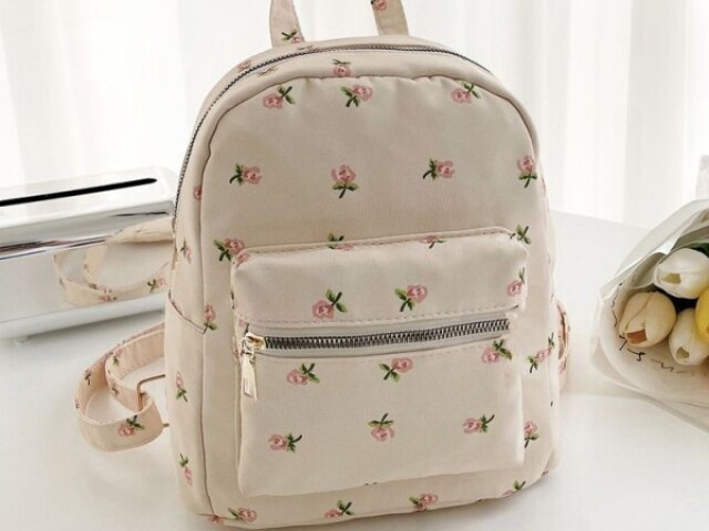 Mochila com florzinha