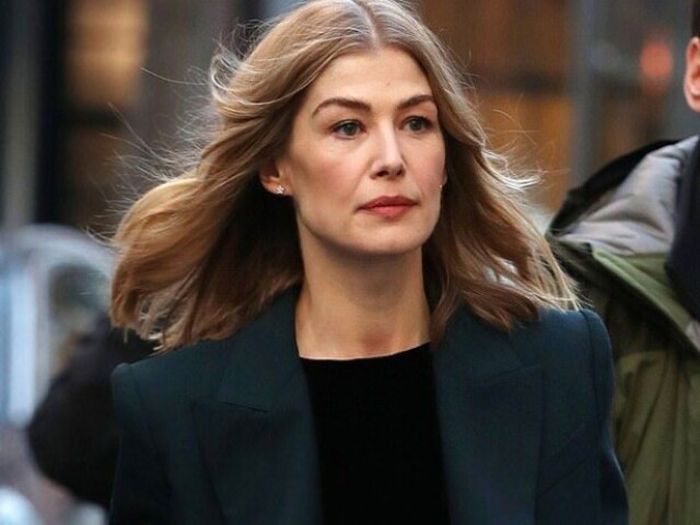 Rosamund pike