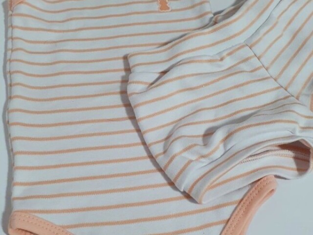 Camiseta de malha
Desconfortável e muito fria