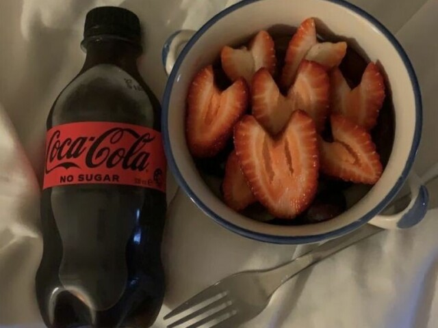 Morangos e uma coca zero