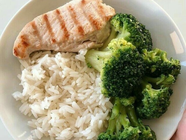 Arroz, frango e brĂłcolis