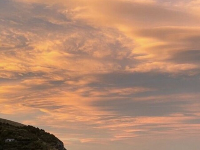 Mudar de noite pra dia e dia pra noite, manipular o clima, voar, se teleportar, ficar invisível como o sol á noite, telecinese