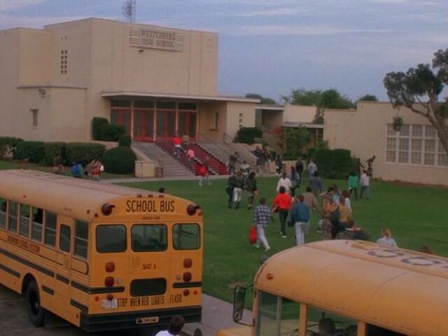 Essa aq pft, com o ônibus amarelo igual dos filmes