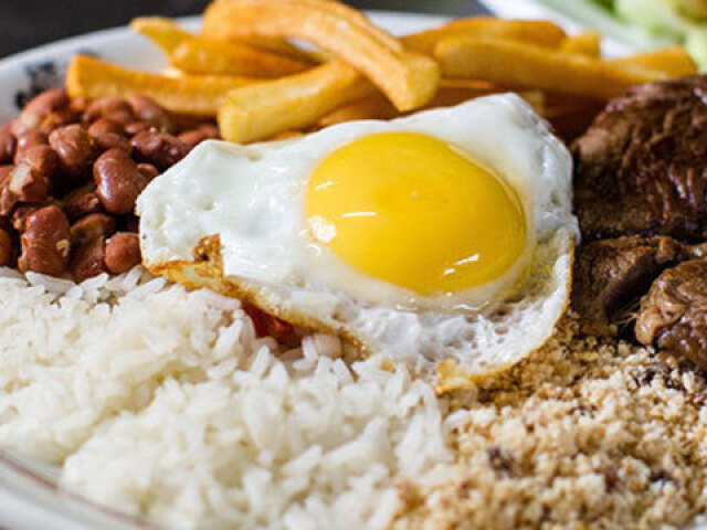 Arroz, Feijão e uma mistura tradicional