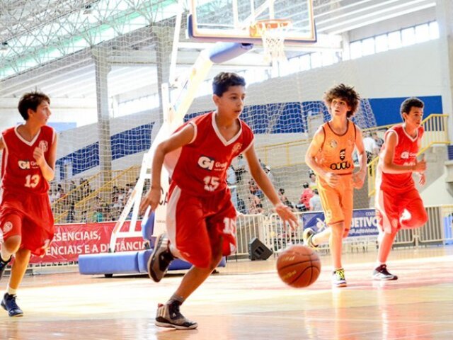 Escolinha de basquete