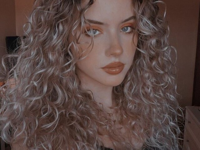 👩🦱💛