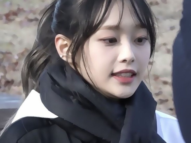 chuu short black hair !