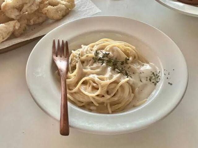 Macarrão ao molho branco