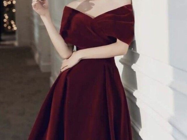 (Esse vestido vai atΓ© o joelho)