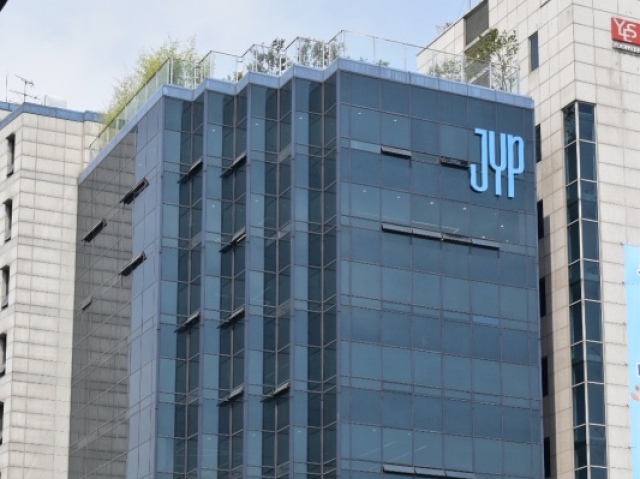 JYP interteniment