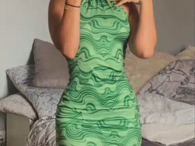 É um vestido curto