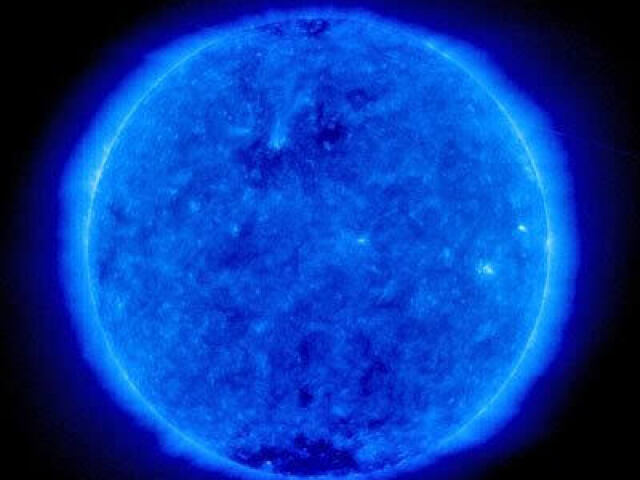 As pulsar são estrelas de nêutrons em Extrema velocidade de rotação que ejetam matérias em seus polos magnéticos gerando raio x e raios gama