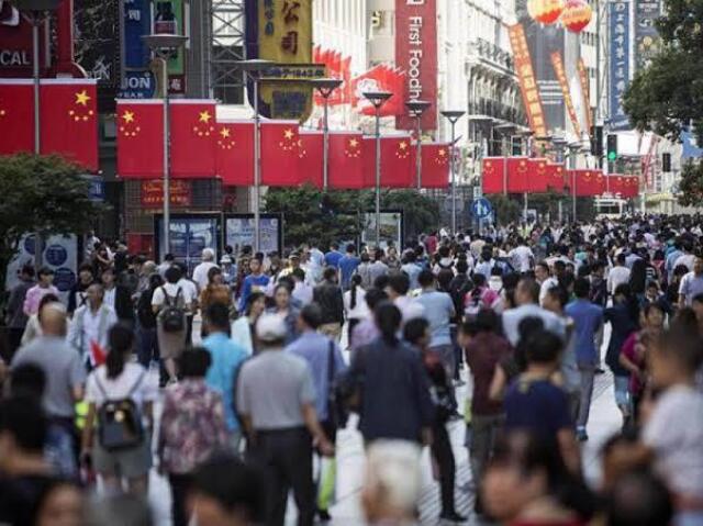 O Brasil encontrasse em superpopulação, e alta escassez de recursos pra determinadas populações