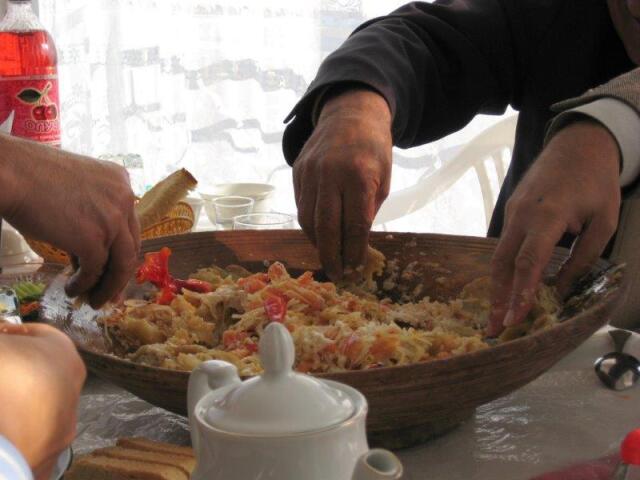 COMER COM AS MÃOS