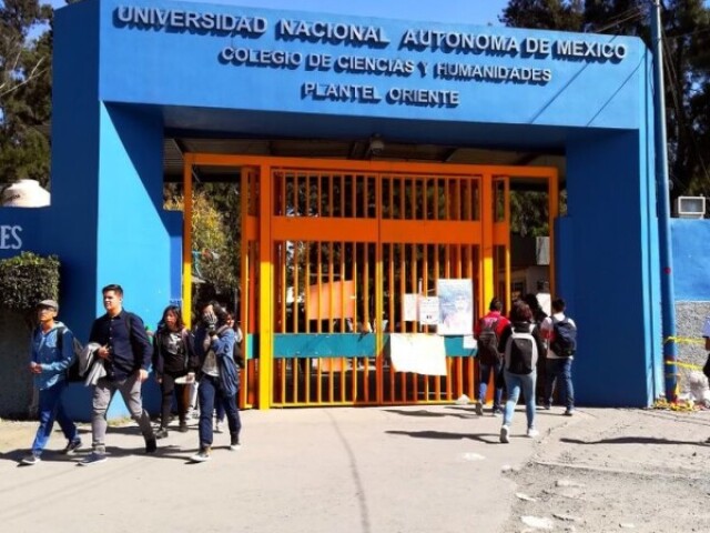 Escola pública
-ensino bom-
Escola padrão brasileira