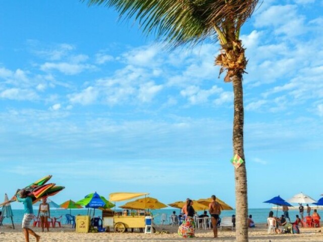 Praia (vocês vão se divertir e se molhar muito e tomar sorvete/açai)