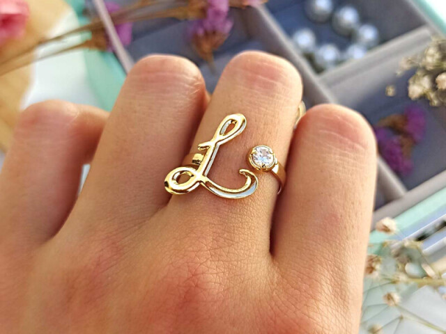Anel com pedra de diamante e com inicial do seu nome โจ๐คฉ