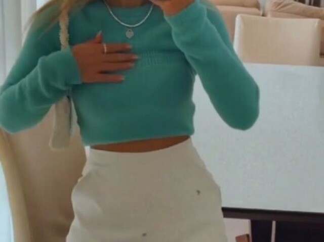 Look
É uma saia branca