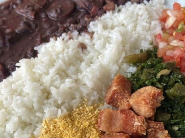 arroz,feijão,salada,linguiça & farofa?