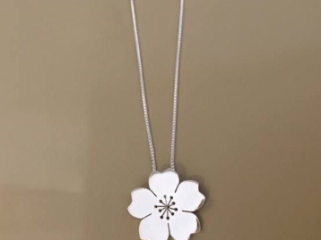 Colar de flor
