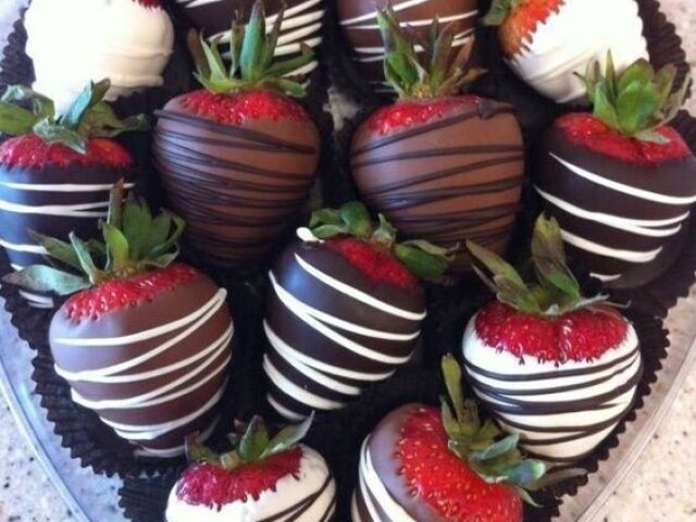 Eu gosto de morango, e de chocolate também, imagina os dois?
😋🤤🍓🍫
