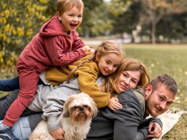 Dois filhos e um cachorro