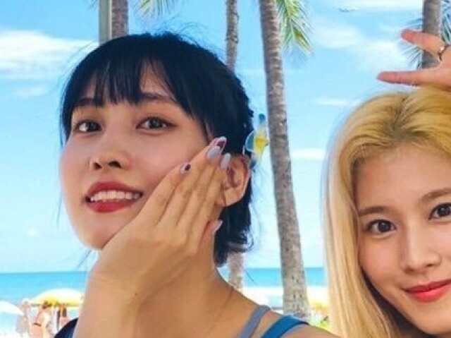 Observar ela
Ela ficou incomodada,mas quem sabe a tzuyu e a sana conseguem fazer ela ajudar vocês