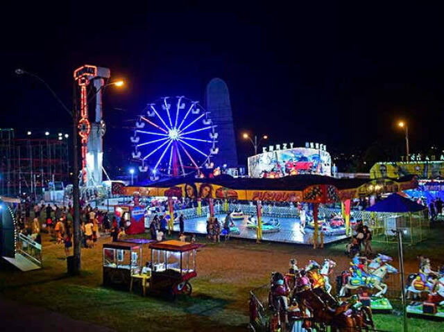 À um parque de diversões