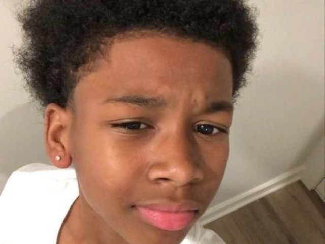 4. Guilherme, ele tem 12 anos. Tem um cachorro, tira 8/9 e é do time de futebol da escola.