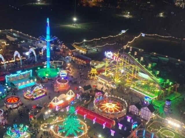 Ou para um parque de diversões🎡🎠🎢