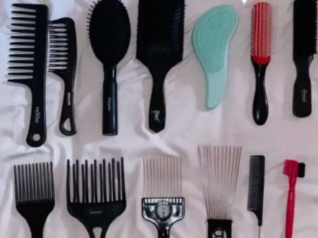 Muitasss escovas para finalização de cabelo
(Não necessariamente essas)