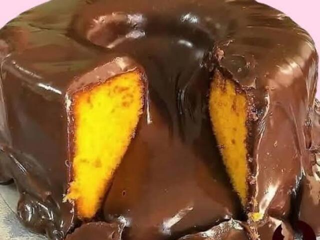 Bolo de cenoura com chocolate