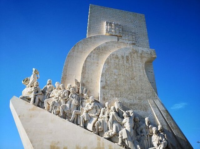 Na escultura do Padrão dos Descobrimentos