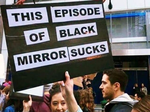 black mirror filmes inteligentes e de gente q gosta de teoria da conspiração