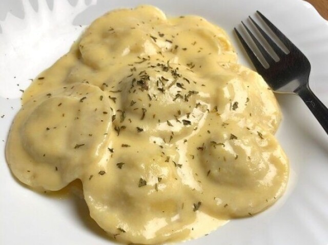 Ravioli com ricota e espinafre