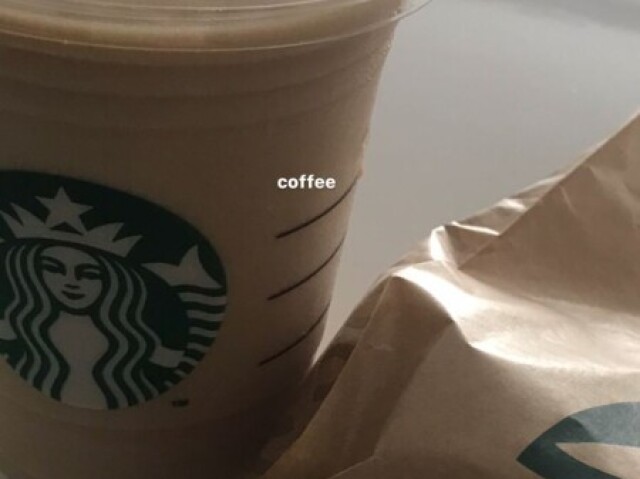 Tá mt cortado mais é café gelado(Starbucks) no copo