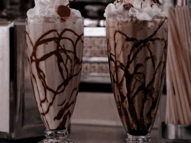 Milkshake de chocolate e chantilly