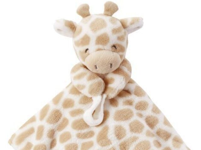 Uma naninha branca com marrom de girafinha.