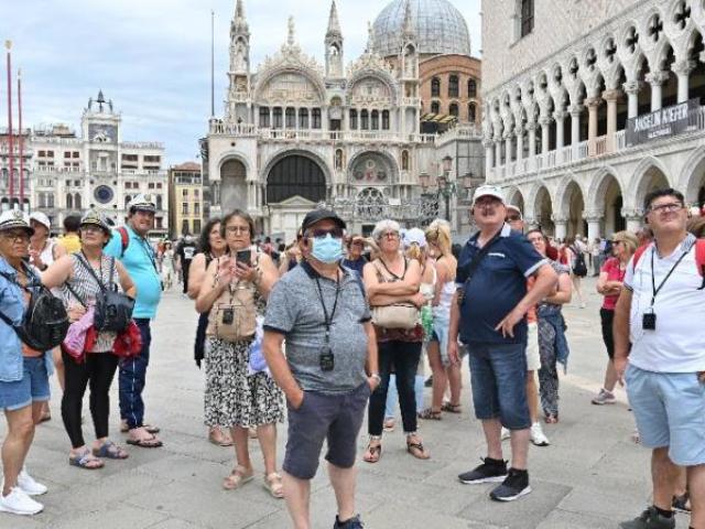 Cidades grandes não têm intensa circulação de turistas.