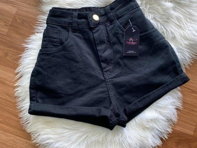 Short jeans preto .