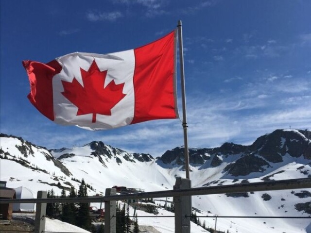 β’ CanadΓ‘