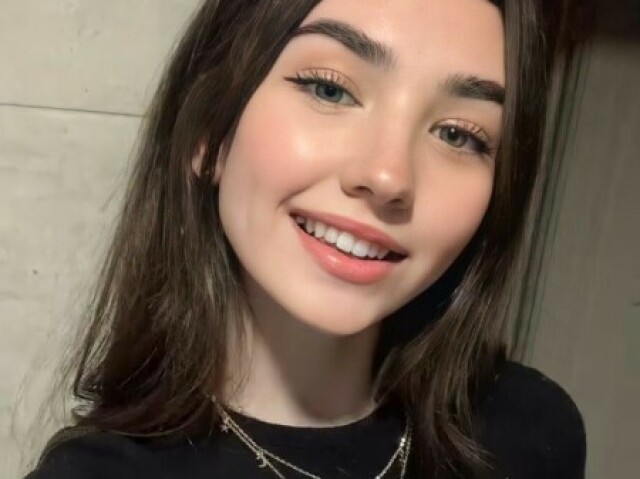 Gente, sério, mais que sorriso lindo ein! Muito fofa