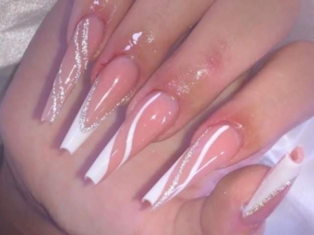 Suas unhas.