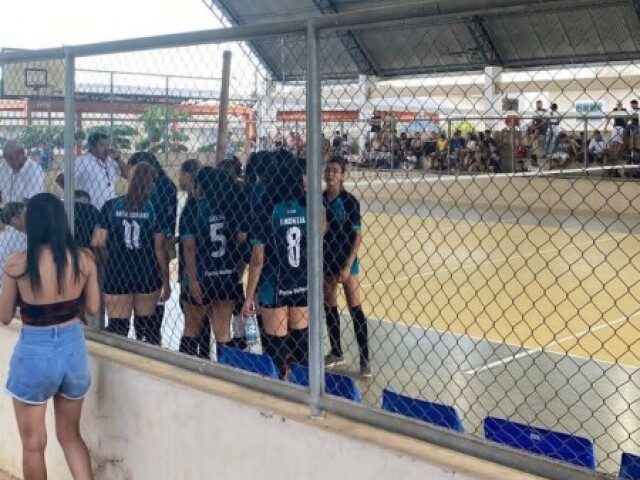 Ver as meninas e os muleques jgd bola