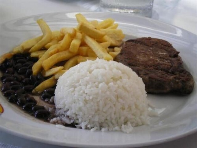 Arroz, feijão e um bife (só o básico)