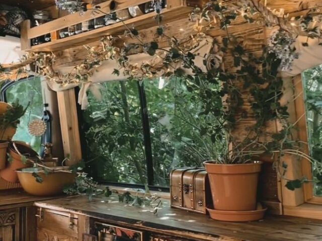 Numa van/trailer/motor home໒꒱ ⋆゚⊹
