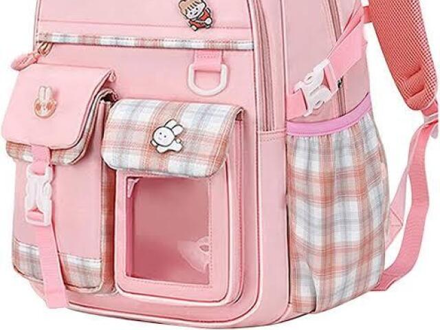 •°|É mochila tá ?!
•°|chamativo nem na minha família nem na sala de aula ninguém tem essa mochila.