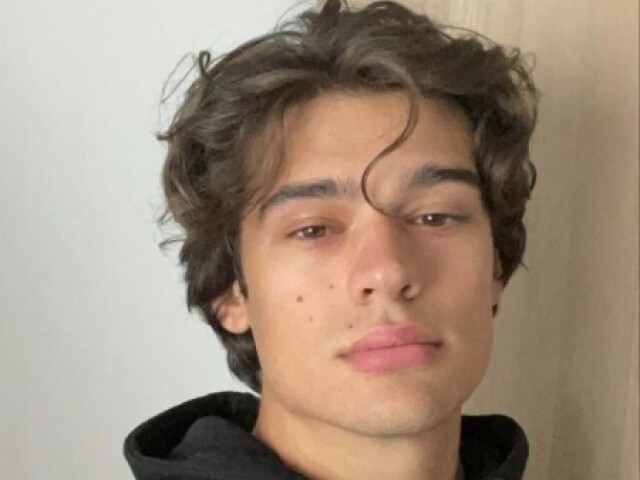 Vctor
Desculpa mas vc tá muito linda
Vc- obrigada vc também tá.
vc quer da uma volta e comer algo?
Vc-pode ser.