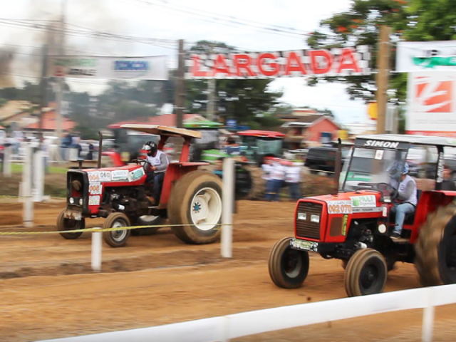 Arrancada de tratores, Desfile de tratores e Tratores